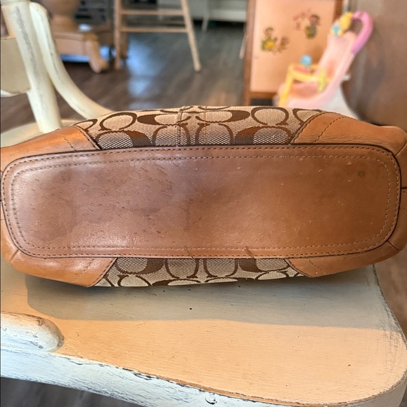 Coach Tan and Brown Signature Shoulder Bag Y2K - Picture 7 of 16